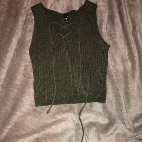 Crop top - Picture 1 of 2